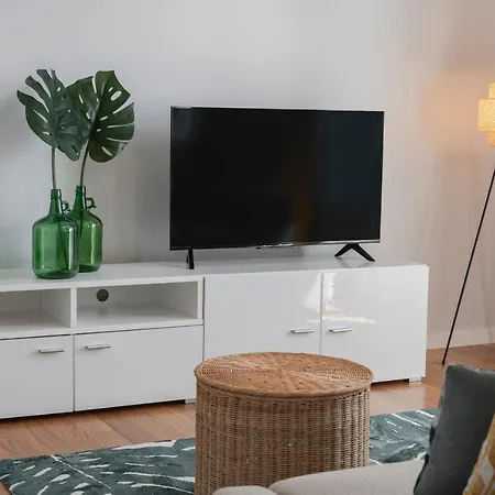 Solar Da Fontinha By An Island *