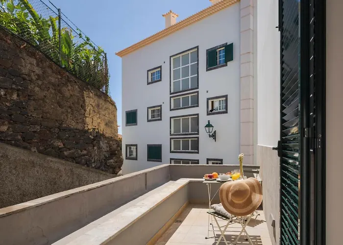 Solar Da Fontinha By An Island Apartament